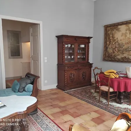 Le Logis Barbes Apartment