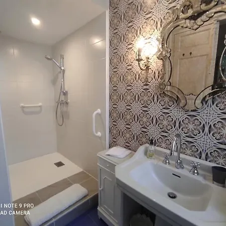 Le Logis Barbes Apartment