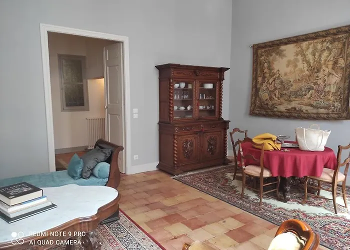 Le Logis Barbes Apartment