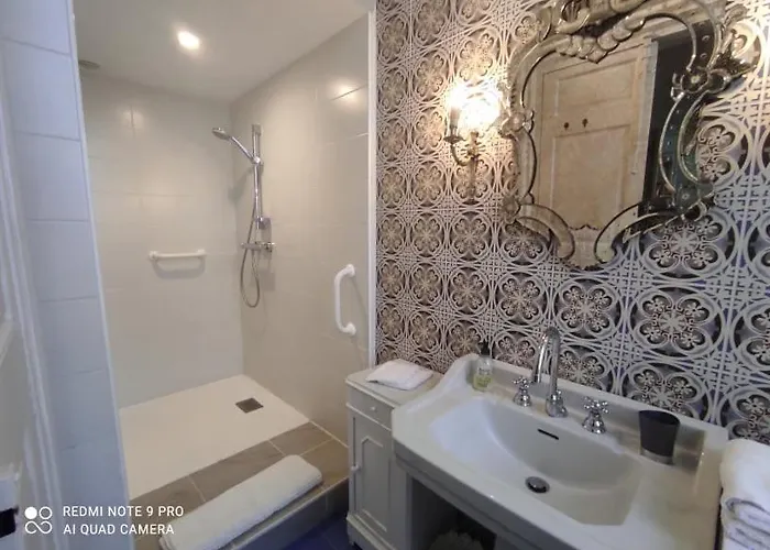 Le Logis Barbes Apartment